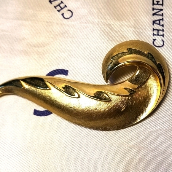 CROWN Trifari LARGE Vintage Brooch - Picture 3 of 6